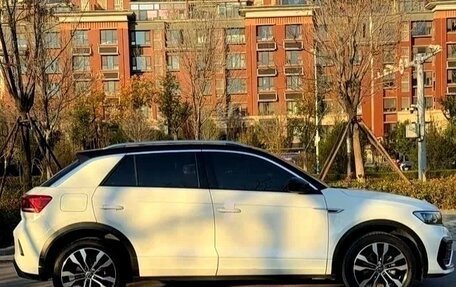 Volkswagen T-Roc I, 2024 год, 1 900 000 рублей, 3 фотография