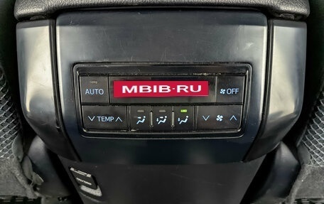 Toyota Land Cruiser Prado 150 рестайлинг 2, 2019 год, 5 250 000 рублей, 26 фотография