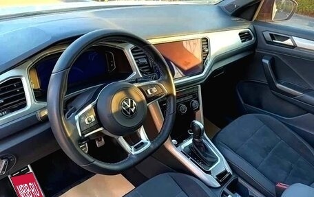 Volkswagen T-Roc I, 2024 год, 1 900 000 рублей, 4 фотография