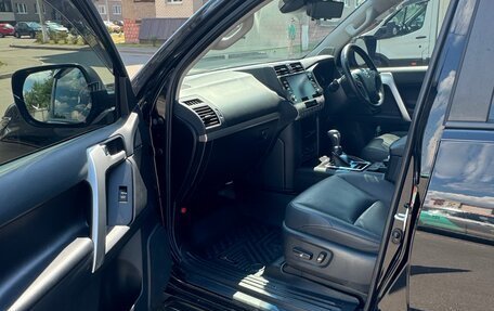 Toyota Land Cruiser Prado 150 рестайлинг 2, 2021 год, 6 000 000 рублей, 13 фотография