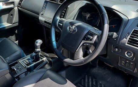 Toyota Land Cruiser Prado 150 рестайлинг 2, 2021 год, 6 000 000 рублей, 10 фотография