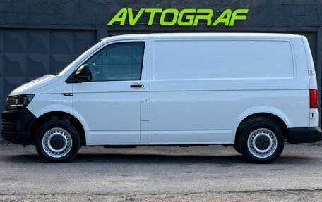 Volkswagen Transporter T6 рестайлинг, 2017 год, 1 975 000 рублей, 7 фотография