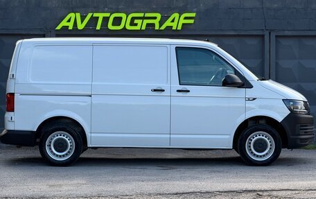 Volkswagen Transporter T6 рестайлинг, 2017 год, 1 975 000 рублей, 6 фотография