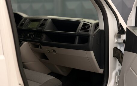 Volkswagen Transporter T6 рестайлинг, 2017 год, 1 975 000 рублей, 15 фотография