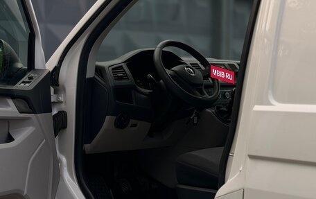 Volkswagen Transporter T6 рестайлинг, 2017 год, 1 975 000 рублей, 12 фотография