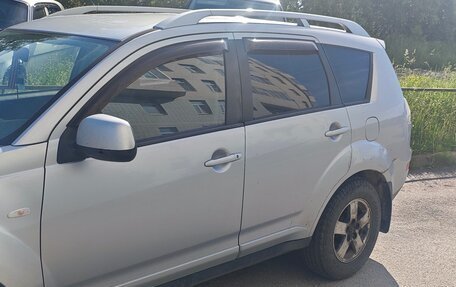 Mitsubishi Outlander III рестайлинг 3, 2008 год, 1 050 000 рублей, 2 фотография