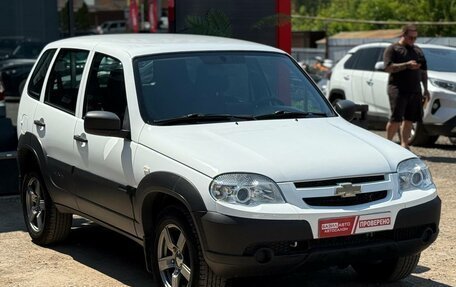 Chevrolet Niva I рестайлинг, 2018 год, 700 000 рублей, 2 фотография