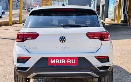 Volkswagen T-Roc I, 2022 год, 1 600 000 рублей, 5 фотография