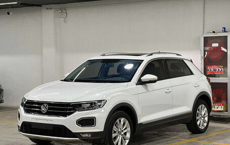 Volkswagen T-Roc I, 2022 год, 1 387 003 рублей, 1 фотография