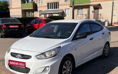Hyundai Solaris II рестайлинг, 2013 год, 560 000 рублей, 1 фотография