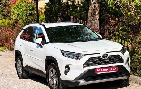 Toyota RAV4, 2021 год, 3 310 000 рублей, 1 фотография