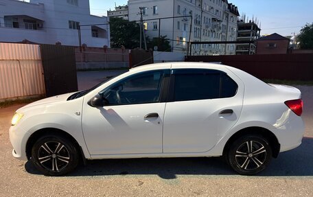 Renault Logan II, 2015 год, 850 000 рублей, 3 фотография