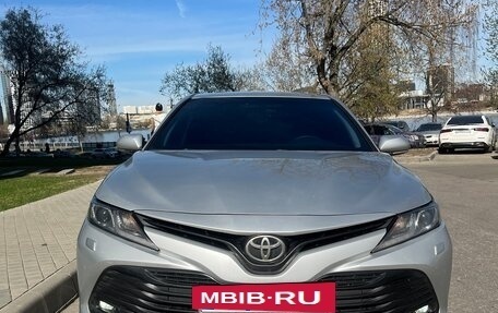 Toyota Camry, 2018 год, 2 460 000 рублей, 10 фотография