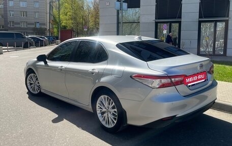 Toyota Camry, 2018 год, 2 460 000 рублей, 3 фотография