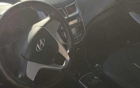 Hyundai Solaris II рестайлинг, 2013 год, 560 000 рублей, 2 фотография
