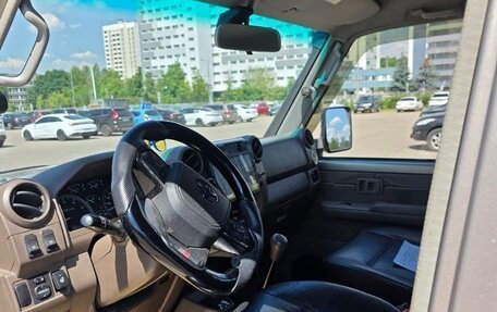 Toyota Land Cruiser 70, 2011 год, 9 000 000 рублей, 3 фотография