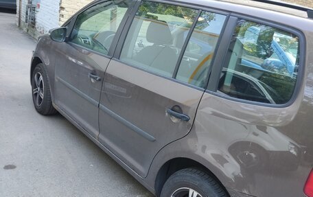 Volkswagen Touran III, 2013 год, 450 000 рублей, 3 фотография