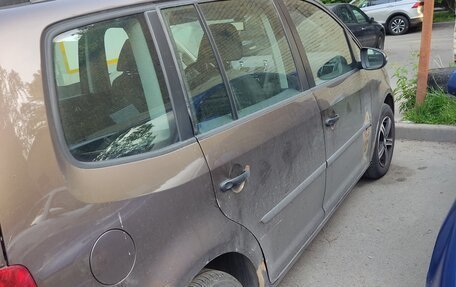 Volkswagen Touran III, 2013 год, 450 000 рублей, 4 фотография
