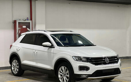 Volkswagen T-Roc I, 2022 год, 1 387 003 рублей, 3 фотография
