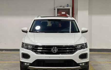 Volkswagen T-Roc I, 2022 год, 1 387 003 рублей, 2 фотография
