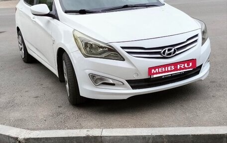 Hyundai Solaris II рестайлинг, 2014 год, 850 000 рублей, 2 фотография
