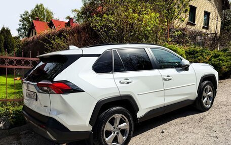 Toyota RAV4, 2021 год, 3 310 000 рублей, 10 фотография