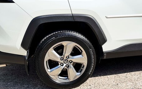 Toyota RAV4, 2021 год, 3 310 000 рублей, 9 фотография
