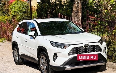 Toyota RAV4, 2021 год, 3 310 000 рублей, 12 фотография