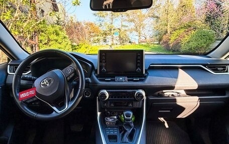 Toyota RAV4, 2021 год, 3 310 000 рублей, 8 фотография