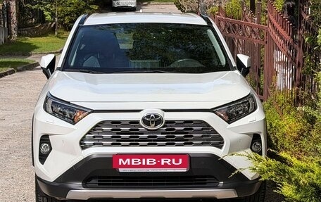 Toyota RAV4, 2021 год, 3 310 000 рублей, 2 фотография