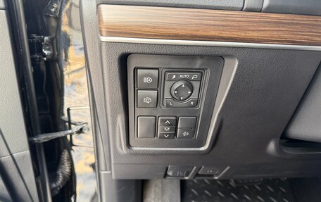 Toyota Land Cruiser Prado 150 рестайлинг 2, 2022 год, 8 850 000 рублей, 7 фотография