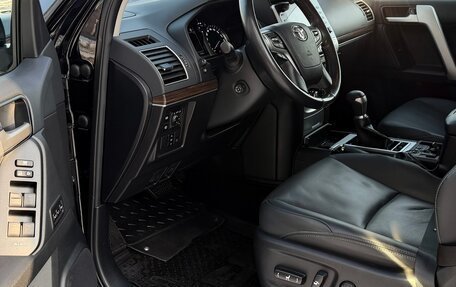 Toyota Land Cruiser Prado 150 рестайлинг 2, 2022 год, 8 850 000 рублей, 9 фотография