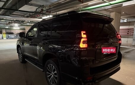Toyota Land Cruiser Prado 150 рестайлинг 2, 2022 год, 8 850 000 рублей, 3 фотография