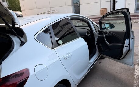 Opel Astra J, 2010 год, 550 000 рублей, 3 фотография