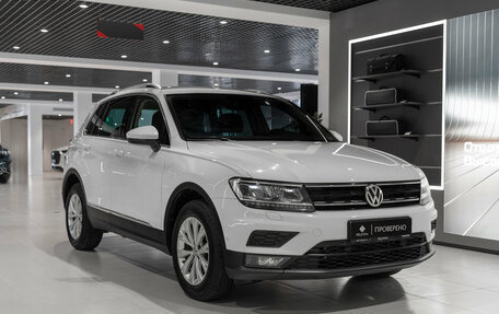 Volkswagen Tiguan II, 2017 год, 1 995 000 рублей, 2 фотография