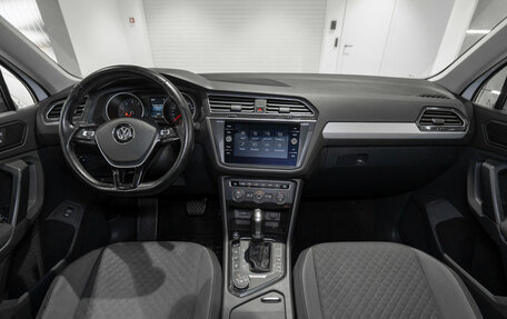 Volkswagen Tiguan II, 2017 год, 1 995 000 рублей, 8 фотография
