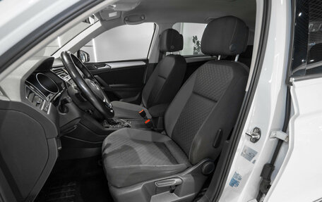 Volkswagen Tiguan II, 2017 год, 1 995 000 рублей, 9 фотография