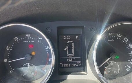 Skoda Yeti I рестайлинг, 2014 год, 1 300 000 рублей, 10 фотография