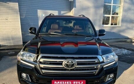 Toyota Land Cruiser 200, 2018 год, 6 500 000 рублей, 3 фотография