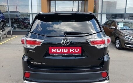 Toyota Highlander III, 2014 год, 2 399 000 рублей, 6 фотография