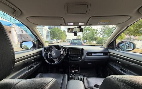 Mitsubishi Outlander III рестайлинг 3, 2016 год, 1 850 000 рублей, 3 фотография