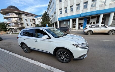 Mitsubishi Outlander III рестайлинг 3, 2016 год, 1 850 000 рублей, 9 фотография