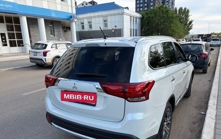 Mitsubishi Outlander III рестайлинг 3, 2016 год, 1 850 000 рублей, 8 фотография