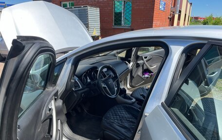 Opel Astra J, 2010 год, 370 000 рублей, 39 фотография
