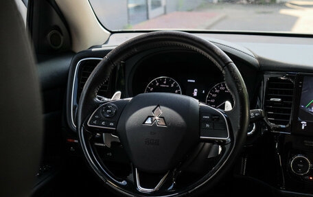 Mitsubishi Outlander III рестайлинг 3, 2018 год, 2 800 000 рублей, 12 фотография
