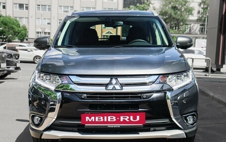 Mitsubishi Outlander III рестайлинг 3, 2018 год, 2 800 000 рублей, 3 фотография