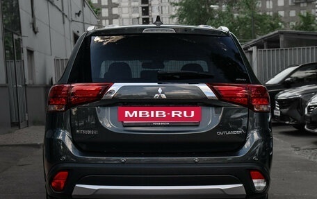 Mitsubishi Outlander III рестайлинг 3, 2018 год, 2 800 000 рублей, 6 фотография
