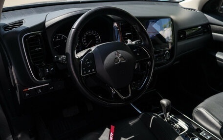 Mitsubishi Outlander III рестайлинг 3, 2018 год, 2 800 000 рублей, 13 фотография