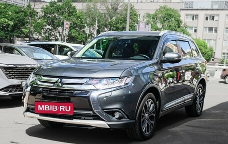 Mitsubishi Outlander III рестайлинг 3, 2018 год, 2 800 000 рублей, 2 фотография