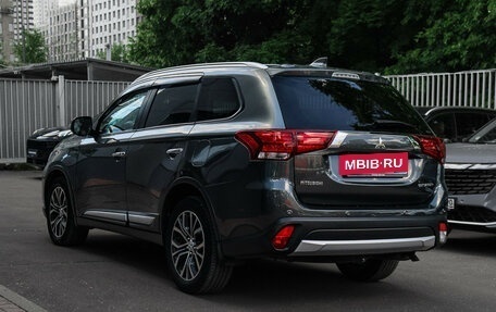 Mitsubishi Outlander III рестайлинг 3, 2018 год, 2 800 000 рублей, 7 фотография
